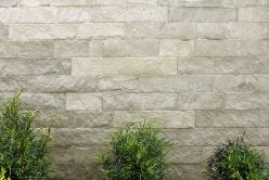 Stone wall with Maya Neo Ledge: Sawn think veneer