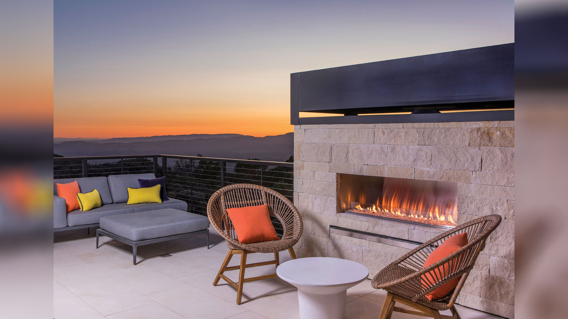 Outdoor fireplace with Nadia Neo Ledge: Sawn wall