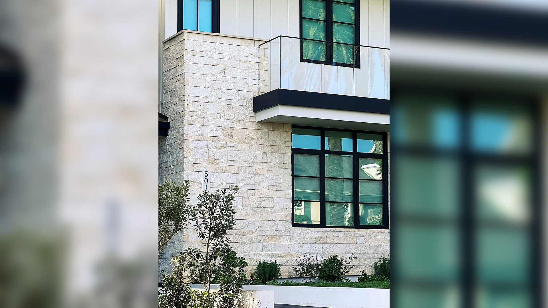 Stella Neo Ledge: Sawn natural stone thin veneer installed on exterior of home.