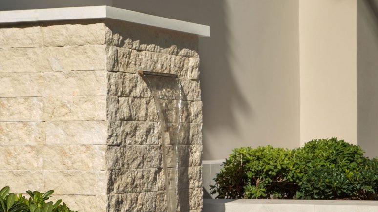 Water fountain covered with Stella Neo Ledge: Sawn thin veneer