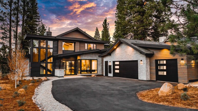 Maya Neo Ledge: Split natural stone thin veneer installed on custom home exterior.