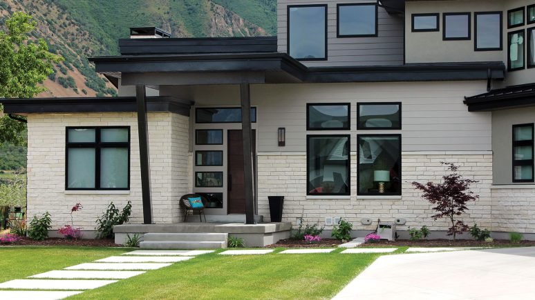 Stella Neo Ledge: Split thin veneer installed on exterior of home