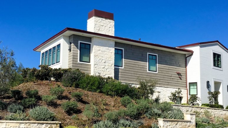 Stella Neo Ledge: Split thin veneer installed on exterior of a house