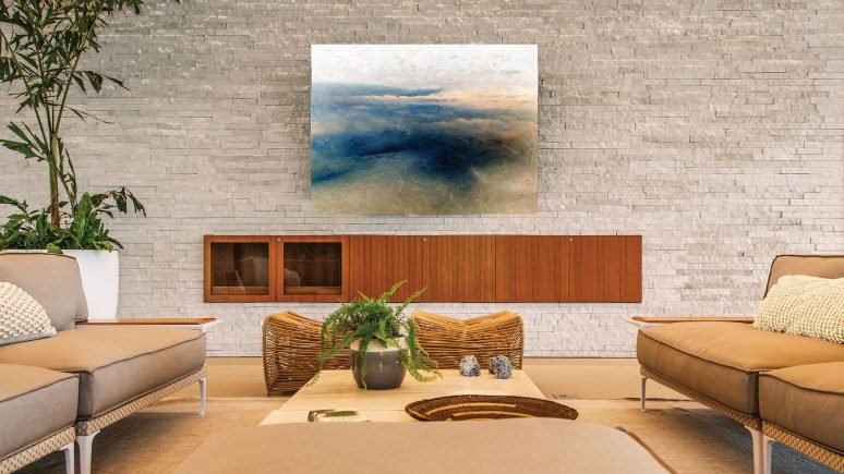 Stella Neo Ledge: Split thin veneer interior wall installation for entertainment area