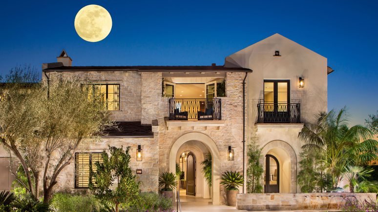 Cappuccino Rubble Overgrout installed on exterior of custom home